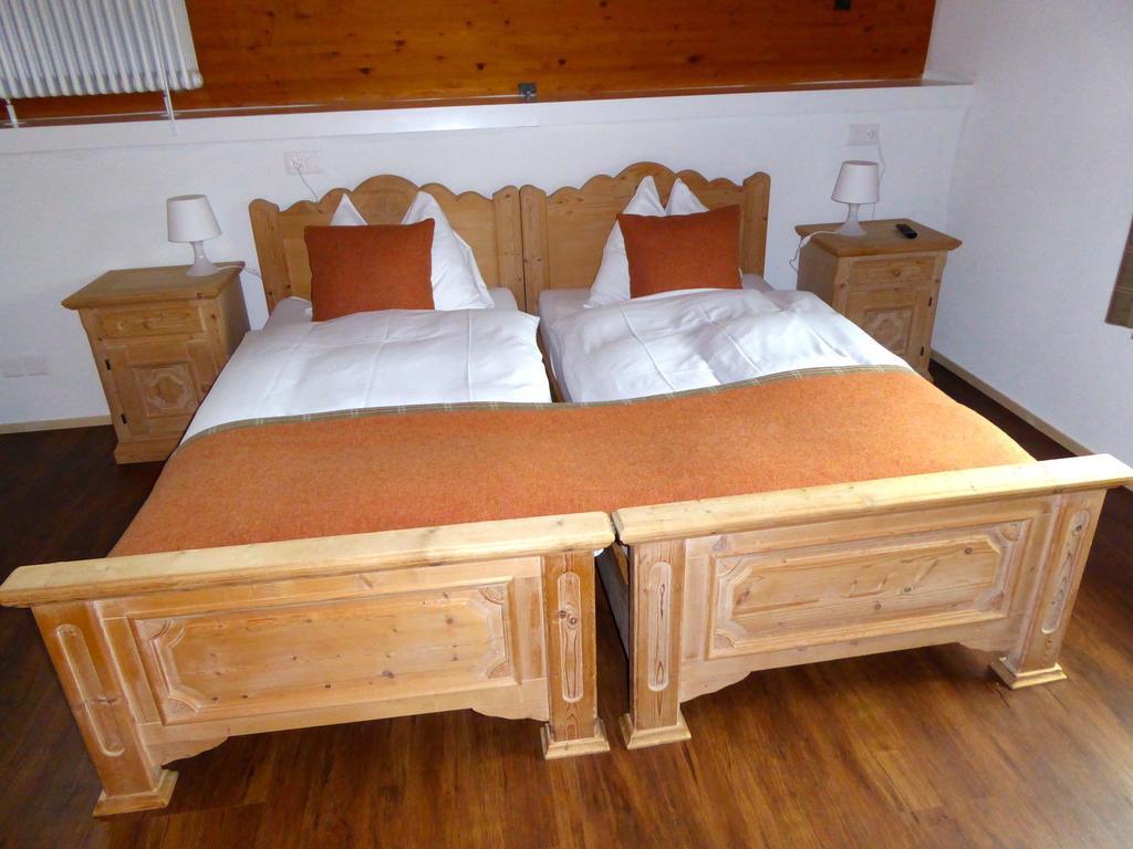 Hotel Roseg-Gletscher بونتريسنا الغرفة الصورة